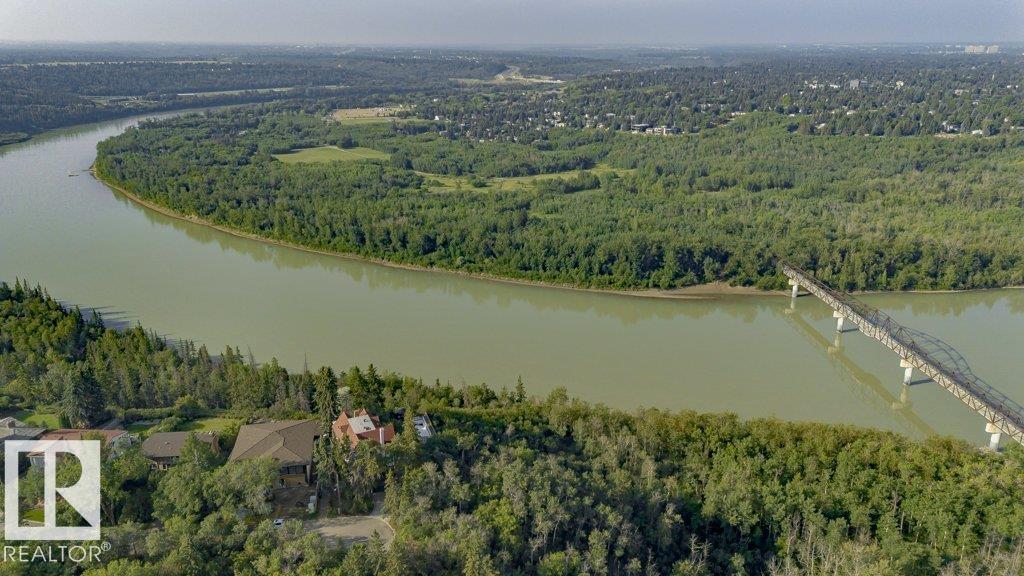 8638 SASKATCHEWAN DR NW