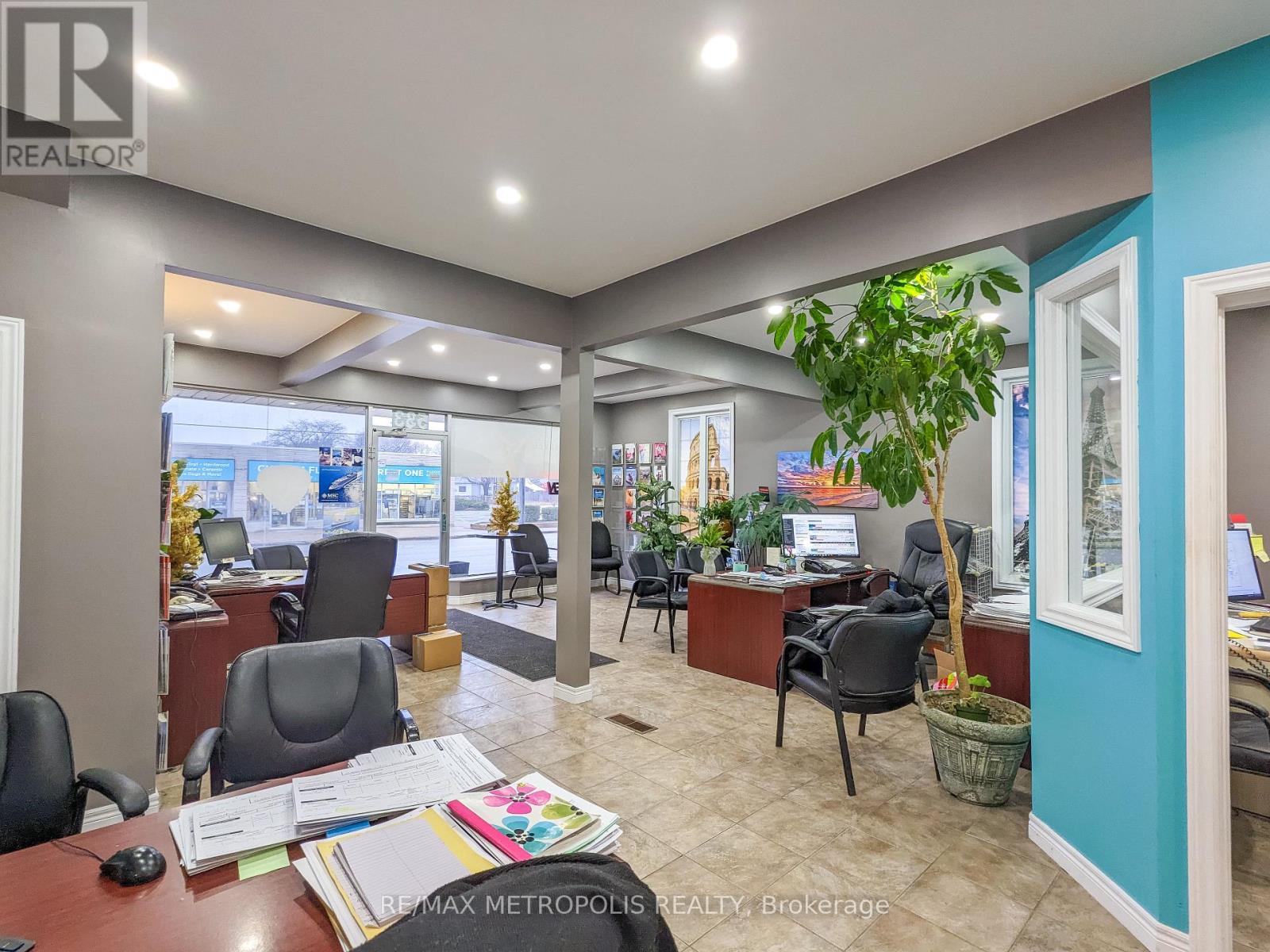 533-537 CHRISTINA STREET N