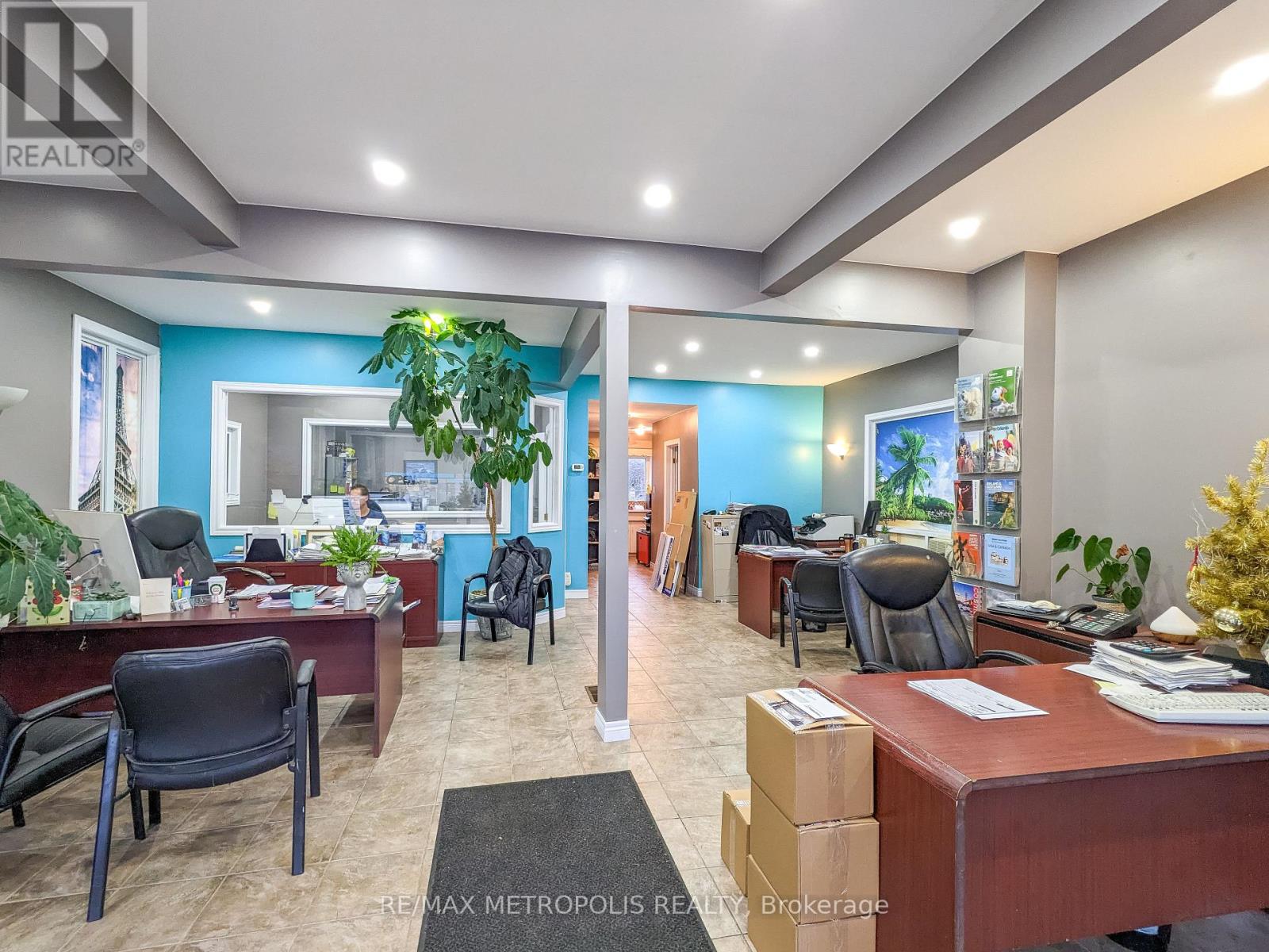 533-537 CHRISTINA STREET N