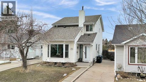 44 Strathclair Rise SW Calgary AB T3H1G4