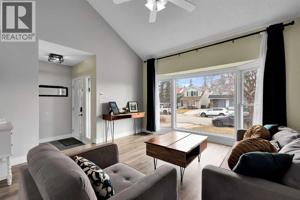 44 Strathclair Rise SW