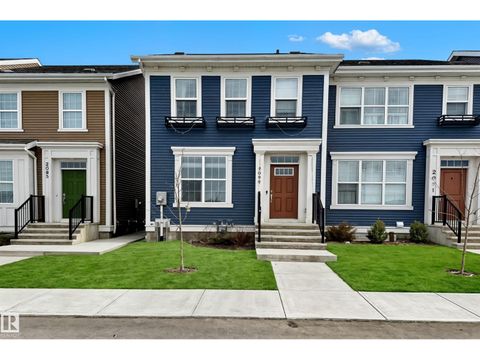 2093 MAPLE RD NW Edmonton AB T6T2S8