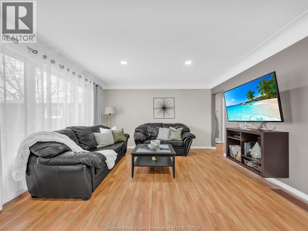 162 Robson Rd