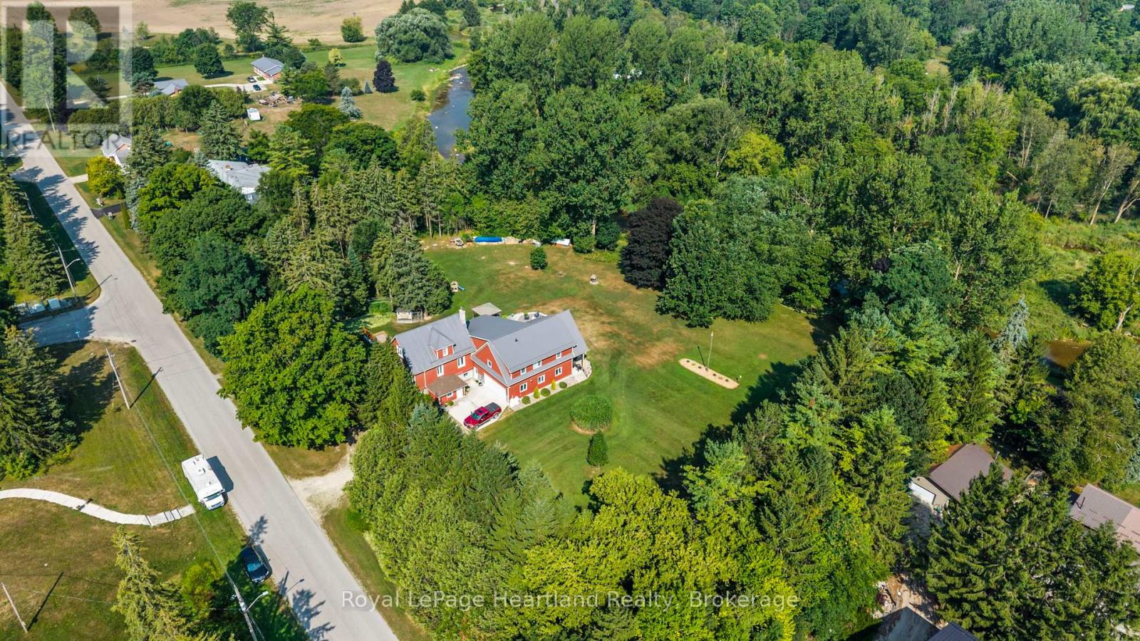 1043 QUEEN STREET