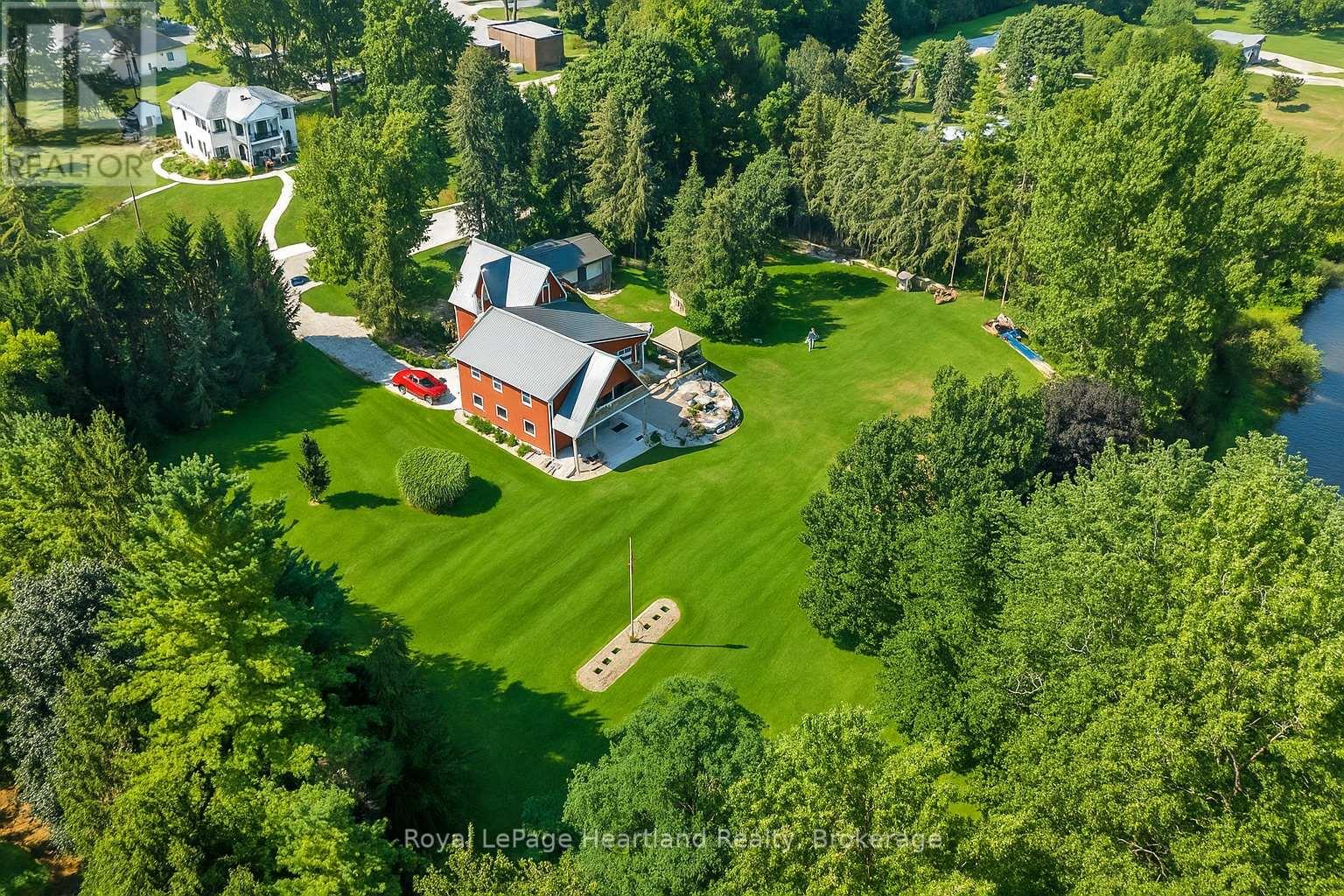 1043 QUEEN STREET