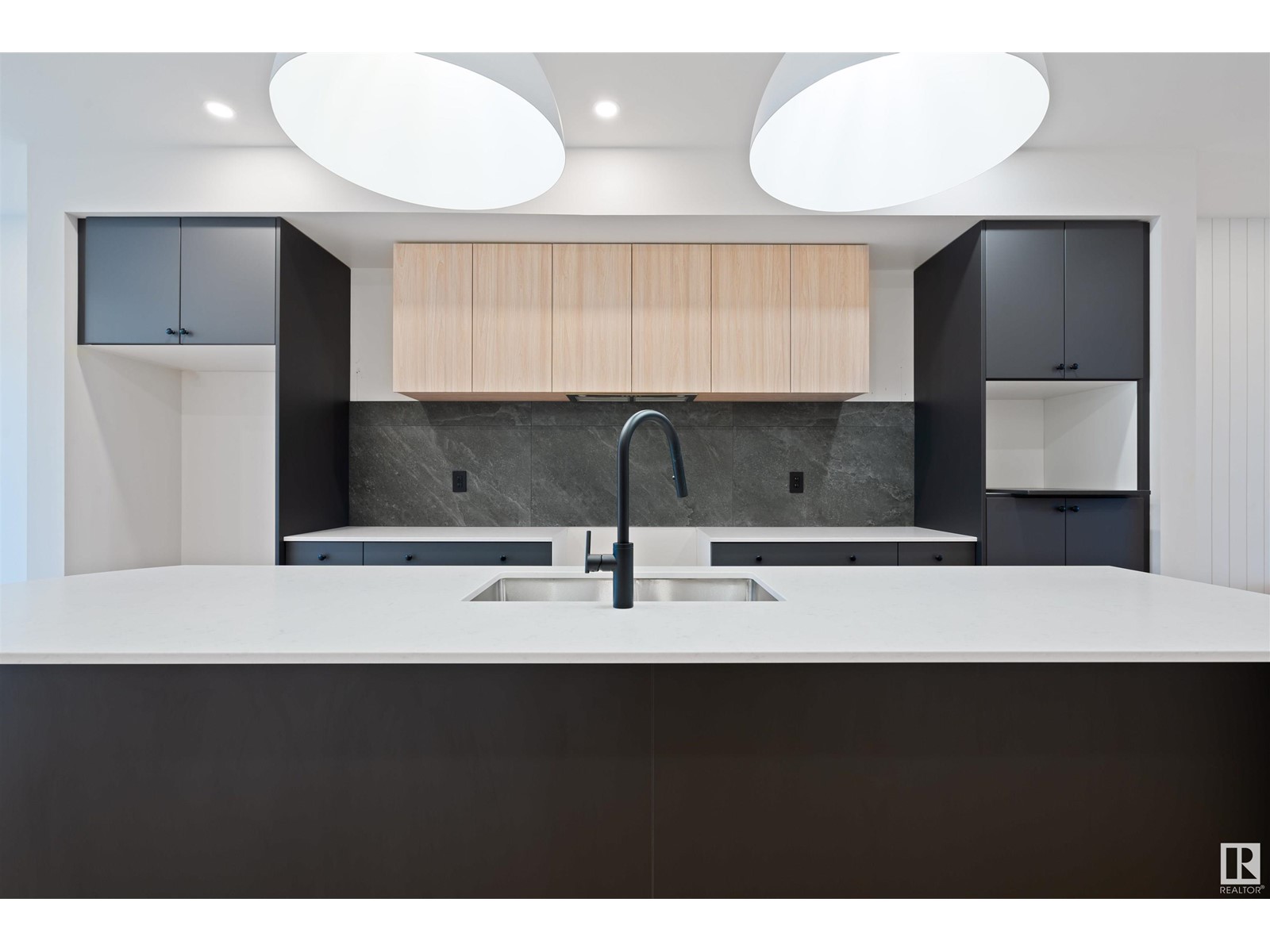 10242 80 ST NW