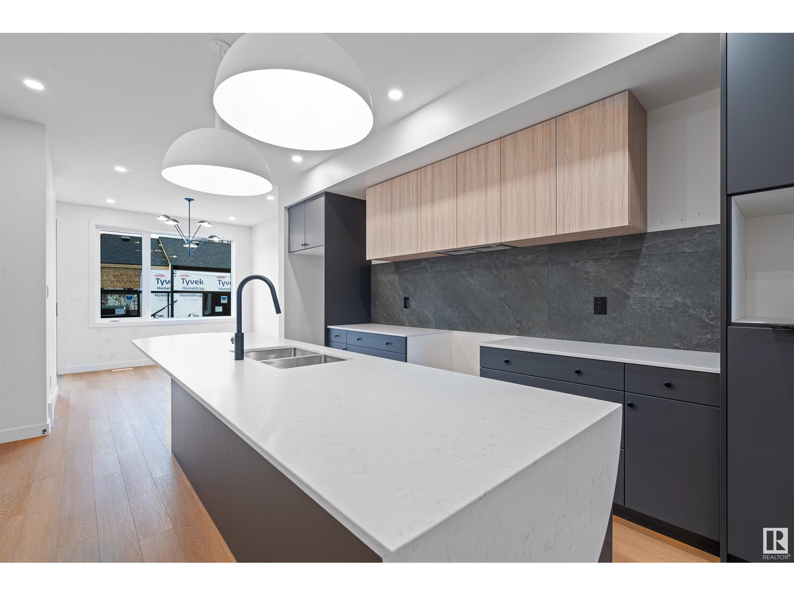 10242 80 ST NW