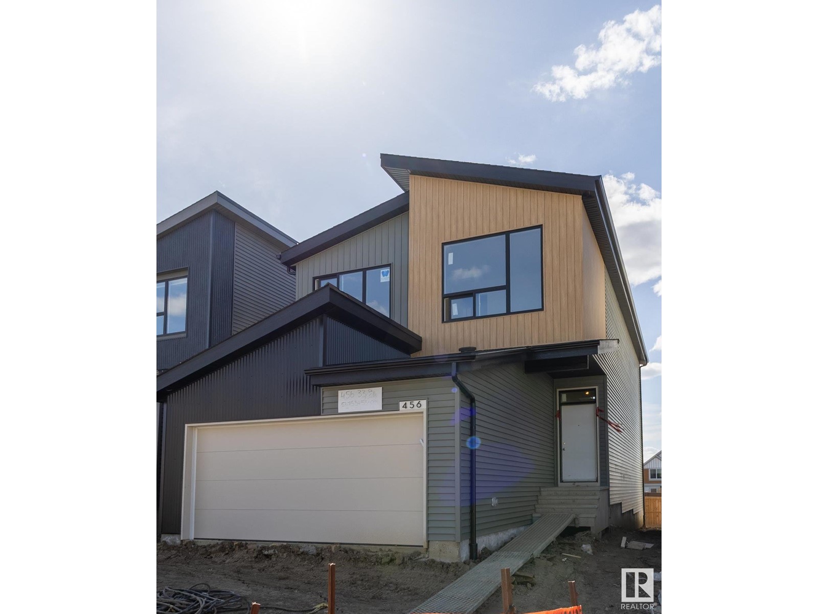456 33 ST SW