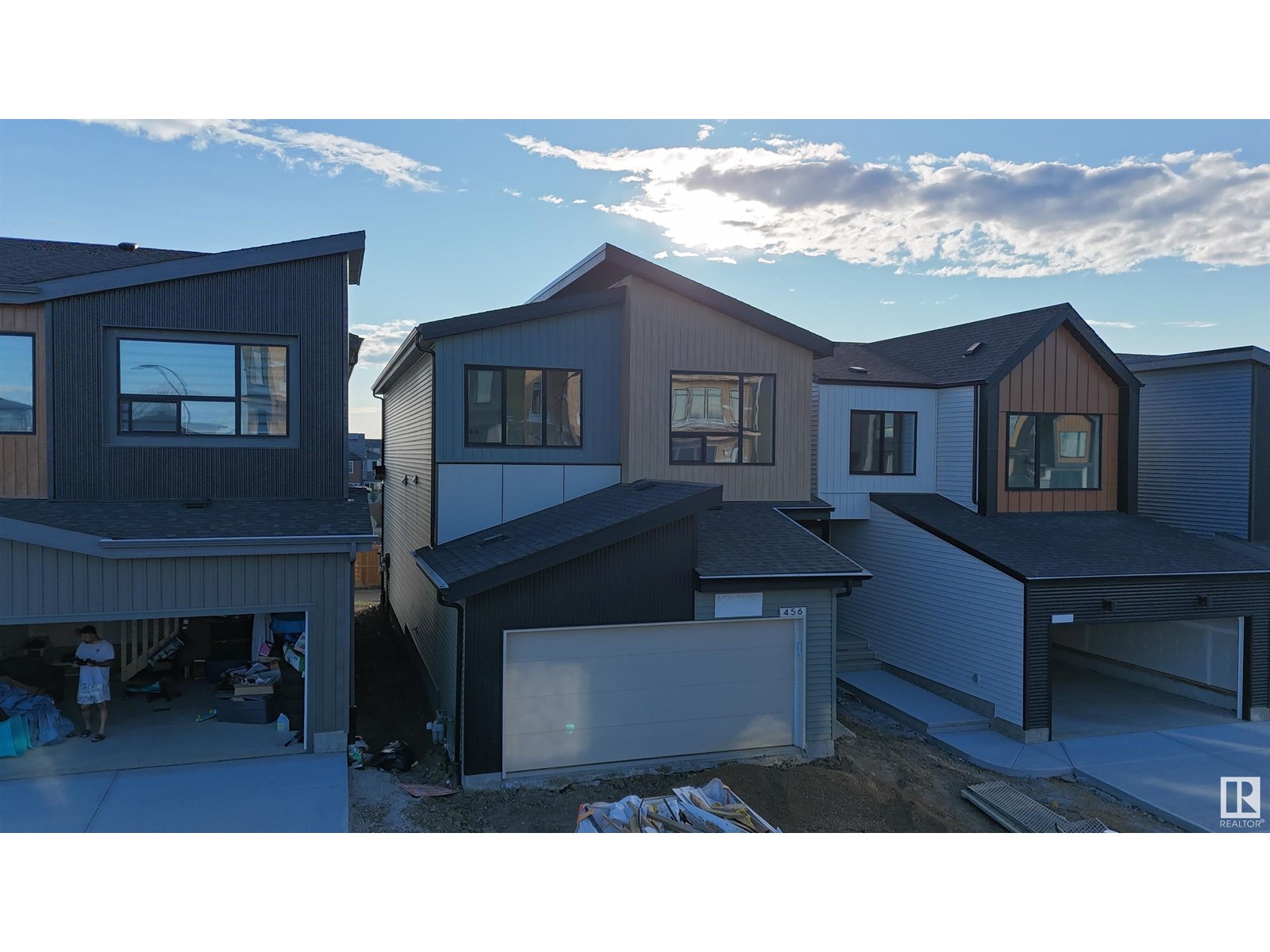 456 33 ST SW