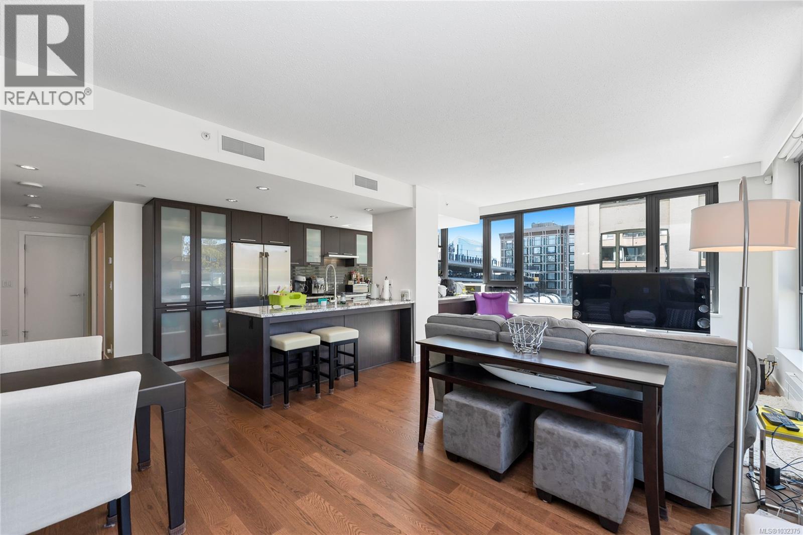 302 608 Broughton St