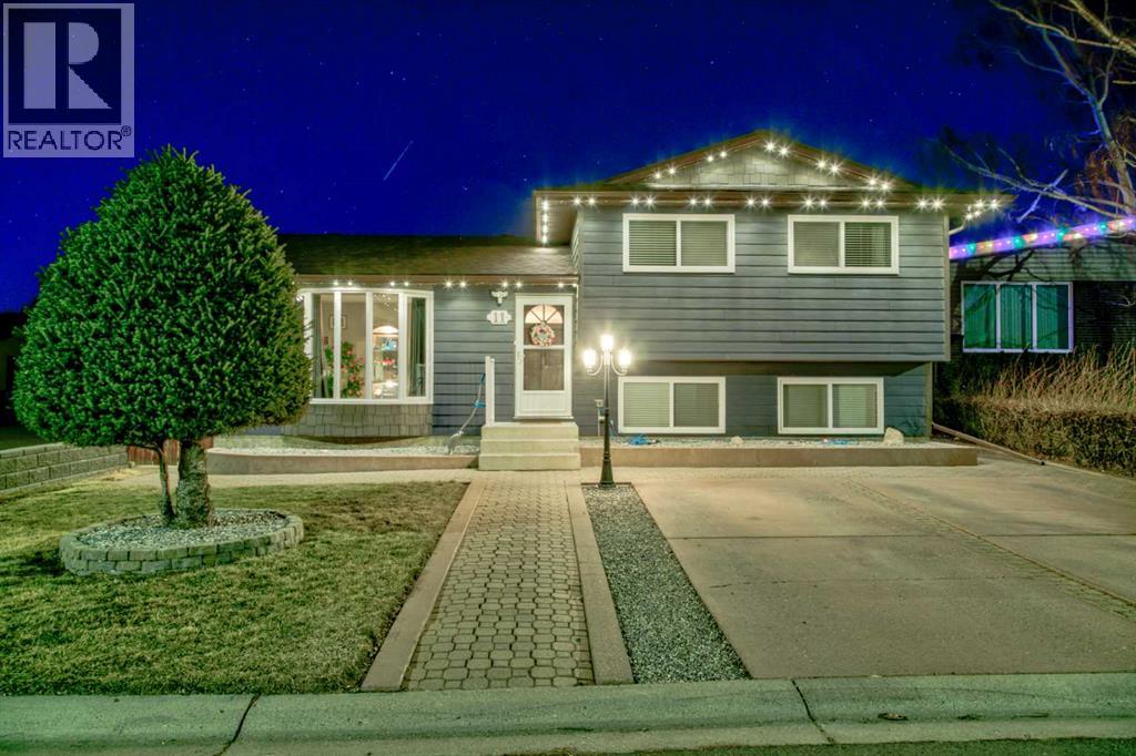 11 Erminedale Place N