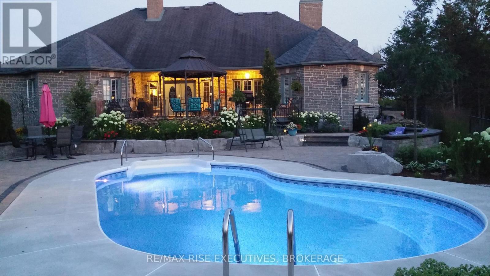 977 SUNNYSIDE ROAD