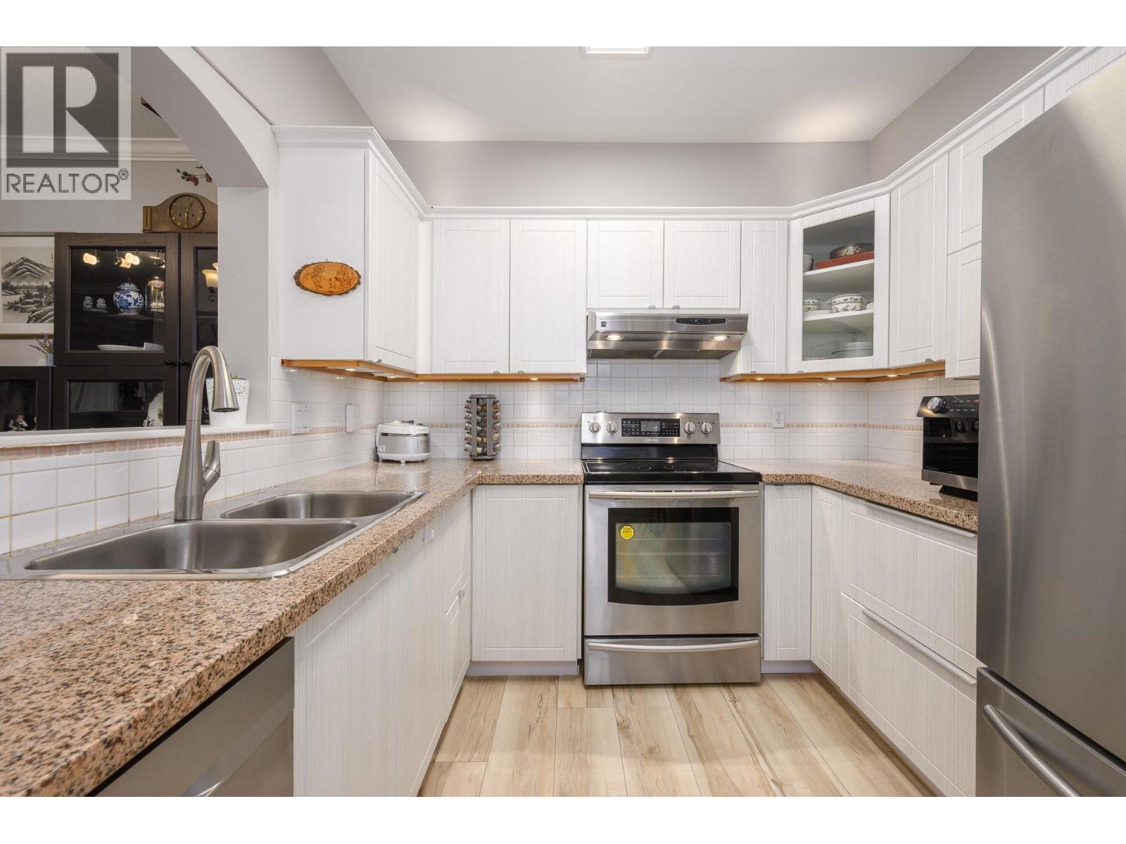 204 2995 PRINCESS CRESCENT