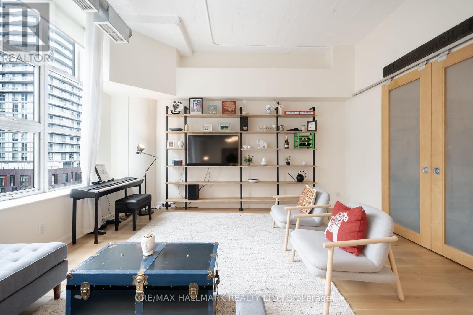 552 - 155 DALHOUSIE STREET