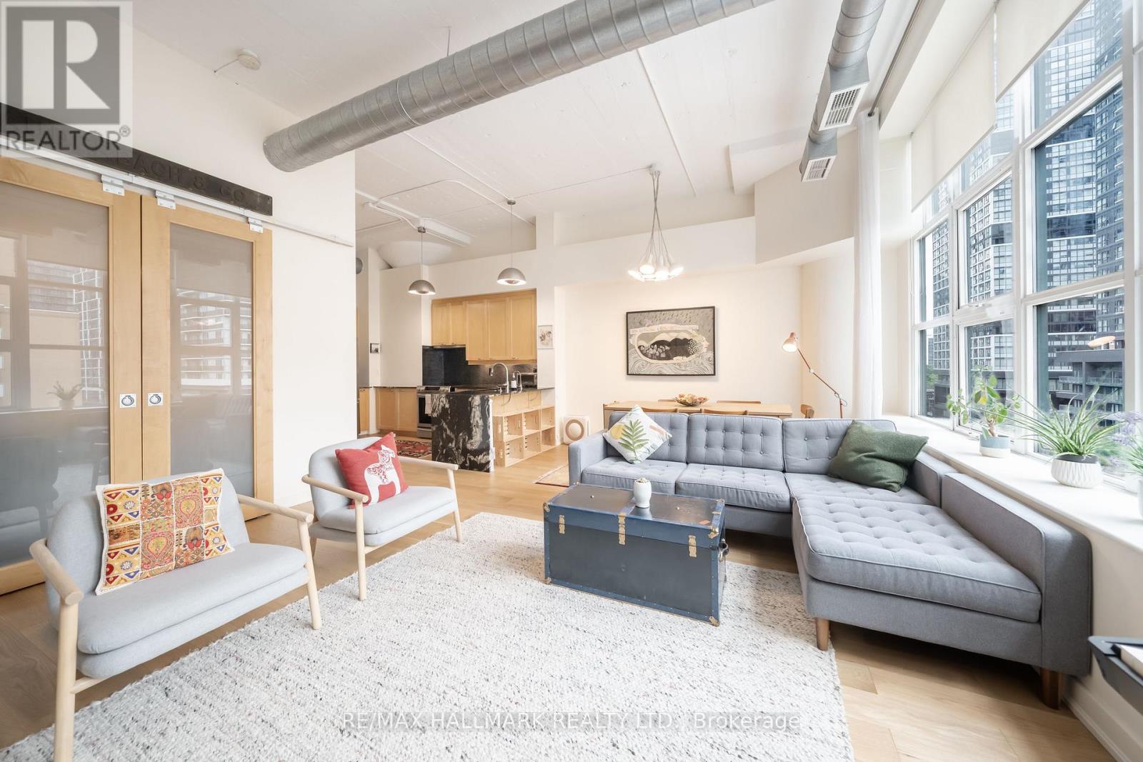 552 - 155 DALHOUSIE STREET