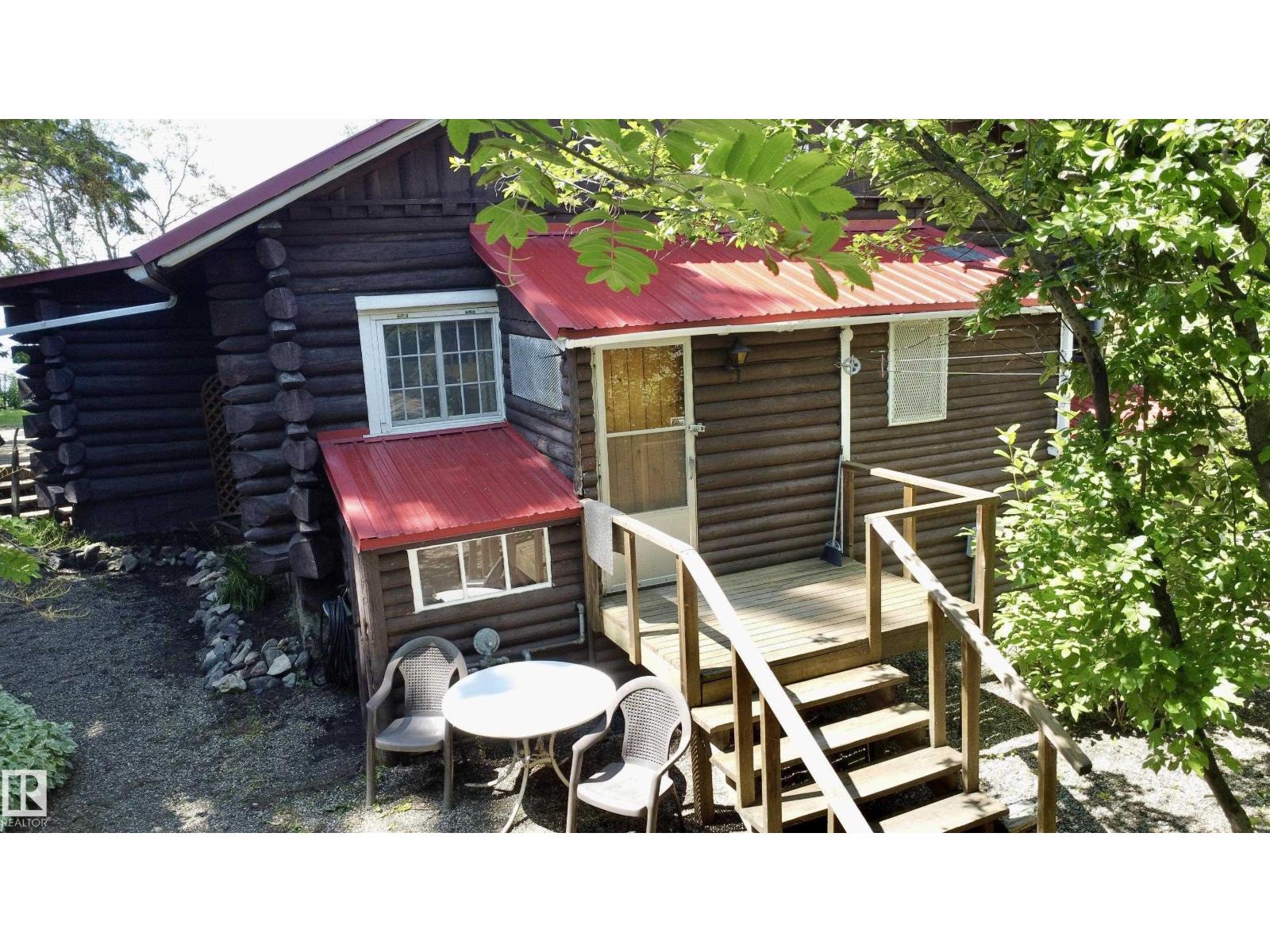 4 Gibbons AV