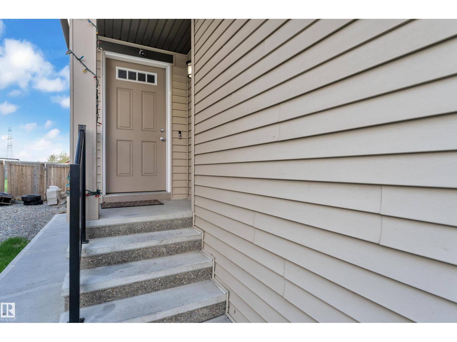 3319 11 AV NW