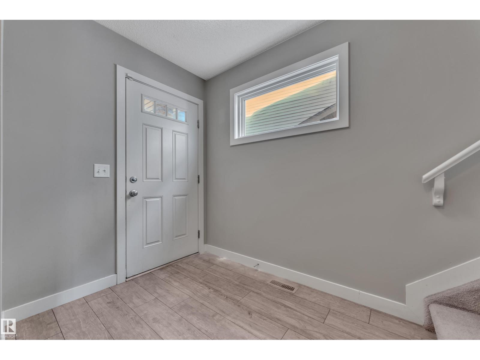 3319 11 AV NW