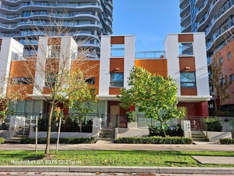 TH10 10388 133 STREET Surrey BC V3T0R2