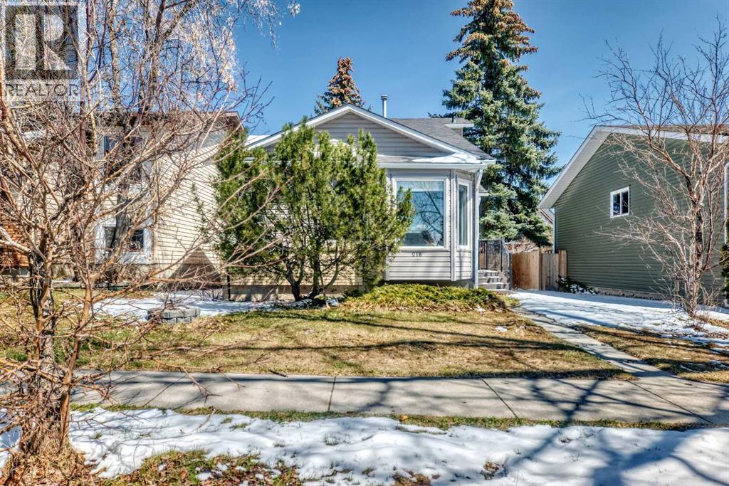 216 Hawkwood Boulevard NW