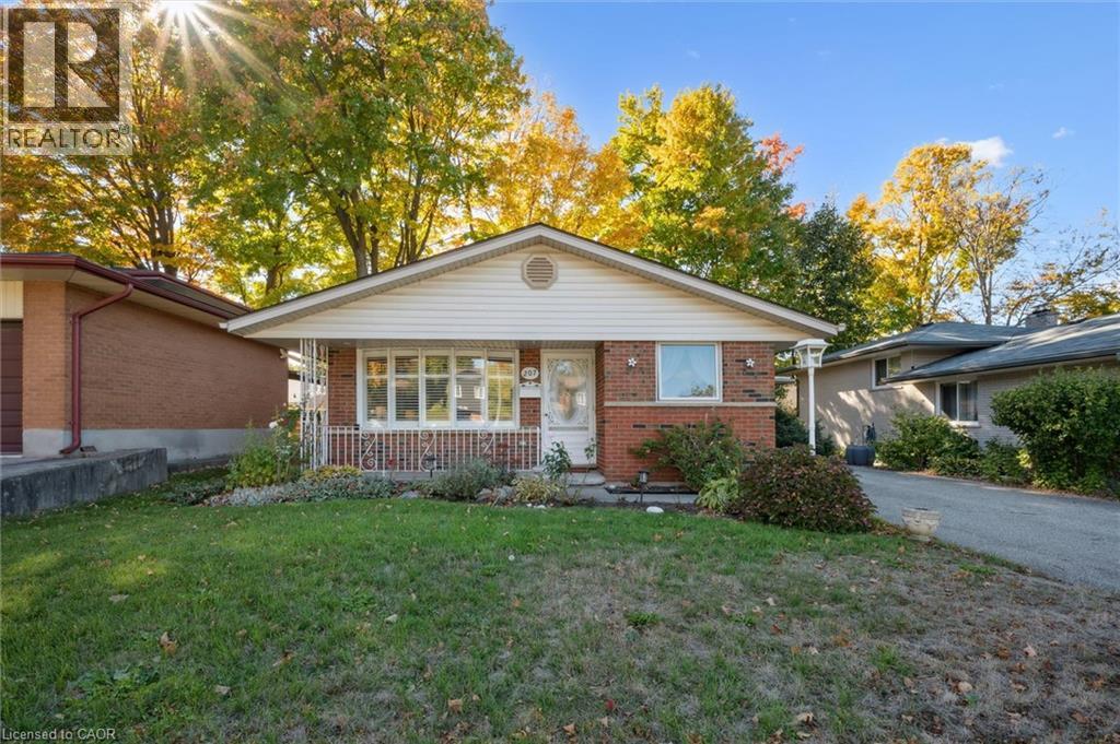 207 LAURENTIAN Drive