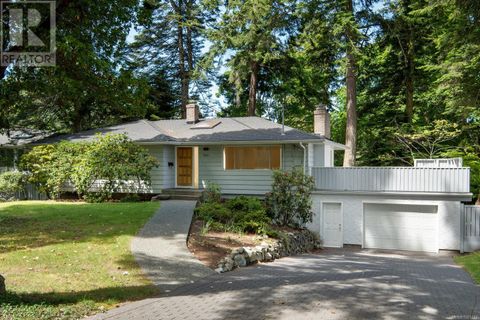 4606 Vantreight Dr Saanich BC V8N3W9
