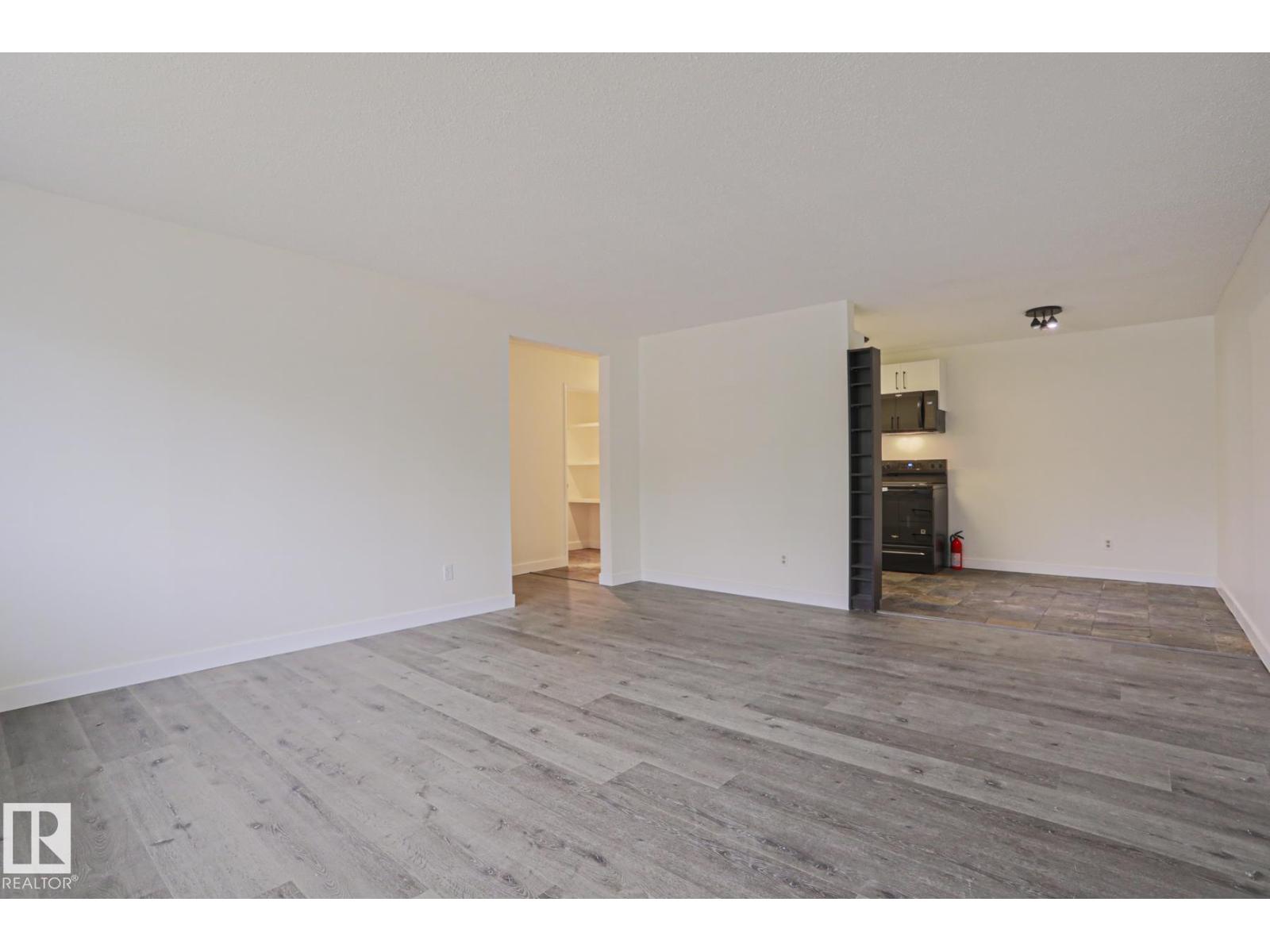 #205 14903 92 AV NW NW
