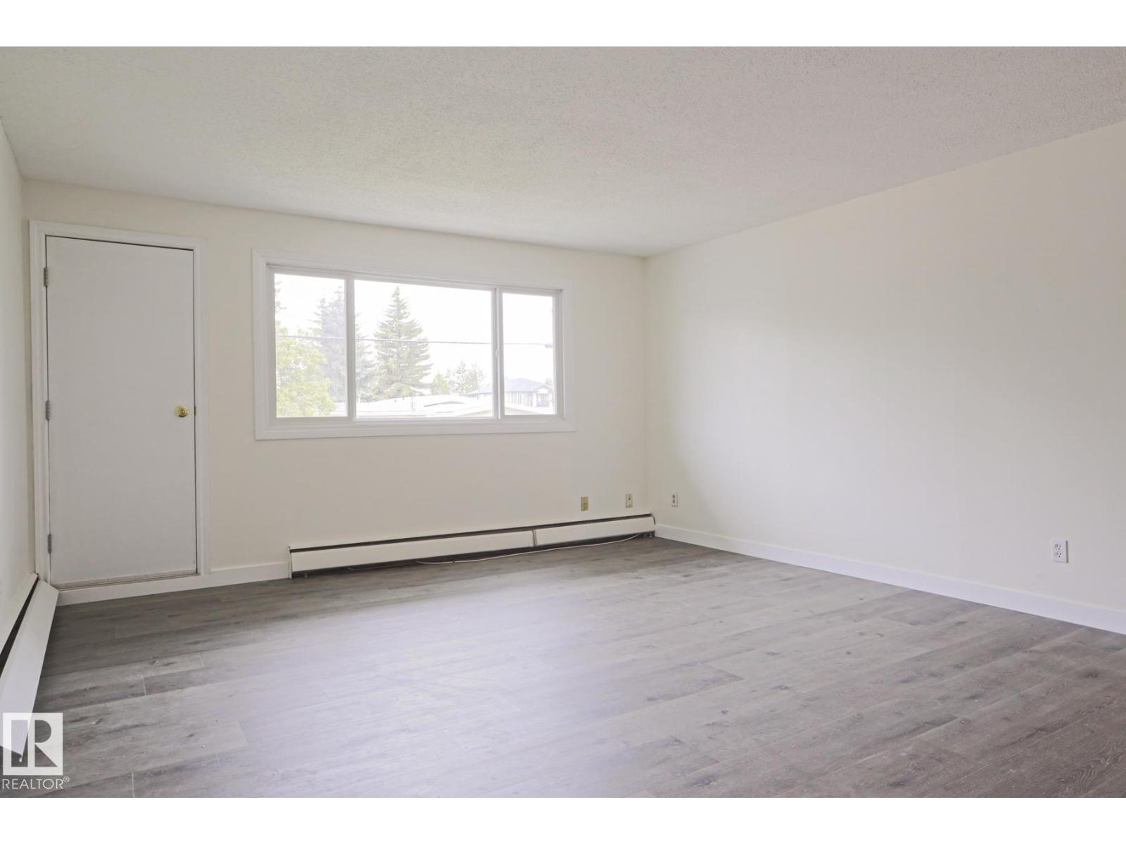 #205 14903 92 AV NW NW
