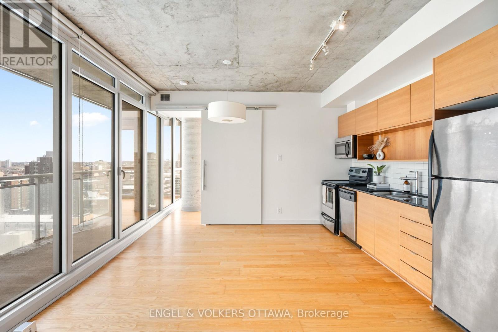 1610 - 324 LAURIER AVENUE W