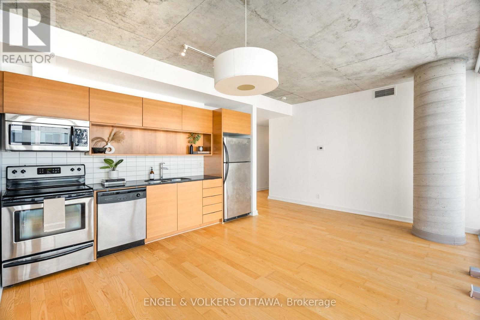 1610 - 324 LAURIER AVENUE W