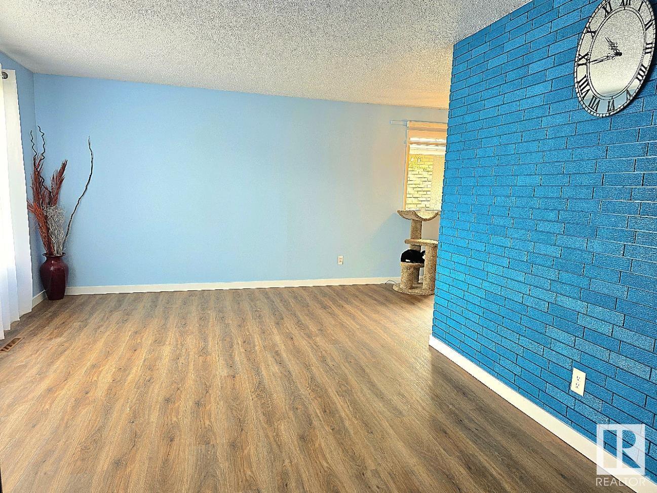 16313 87 AV NW