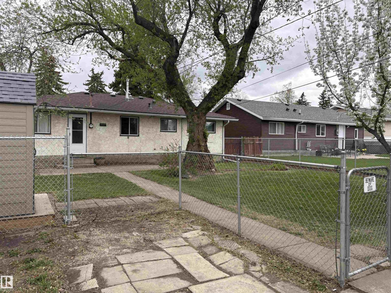 13023 90 ST NW