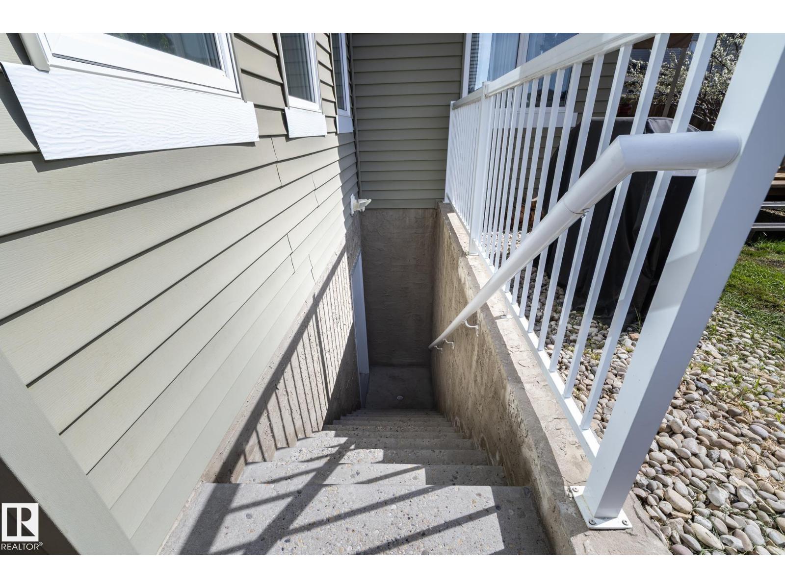 5315 17 AV SW