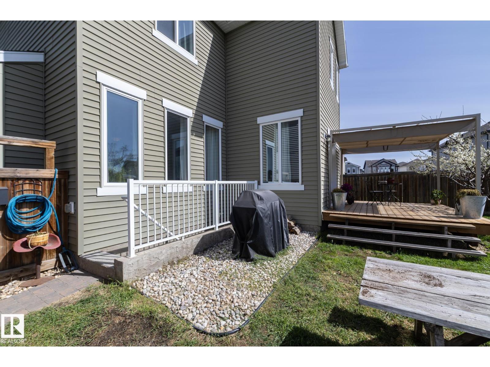 5315 17 AV SW