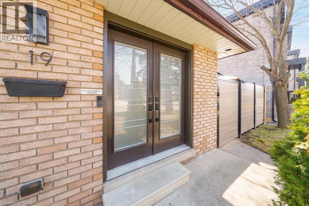 19 GLEN FOREST Drive