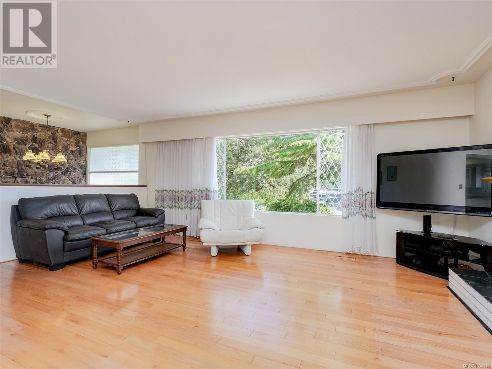 1611 Cedar Ave