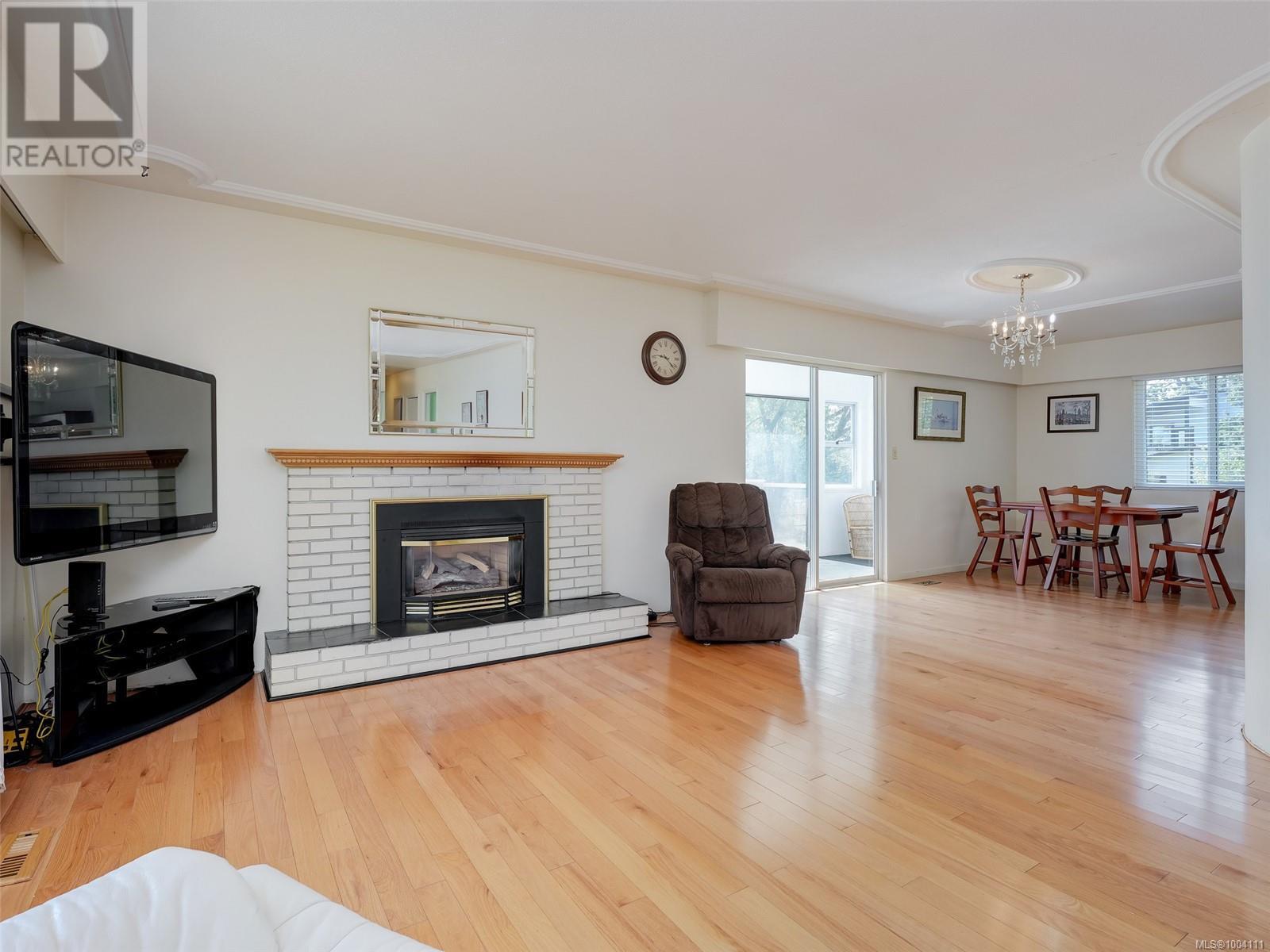 1611 Cedar Ave