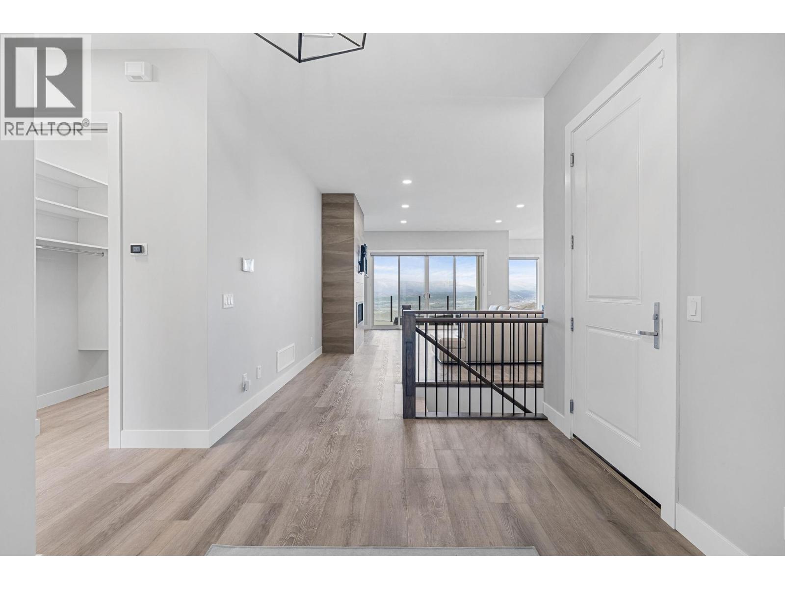 1940 Foxtail Terrace