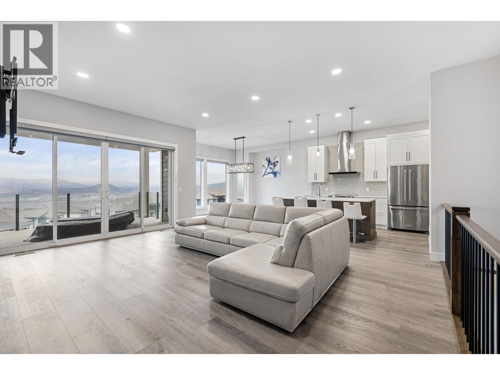 1940 Foxtail Terrace