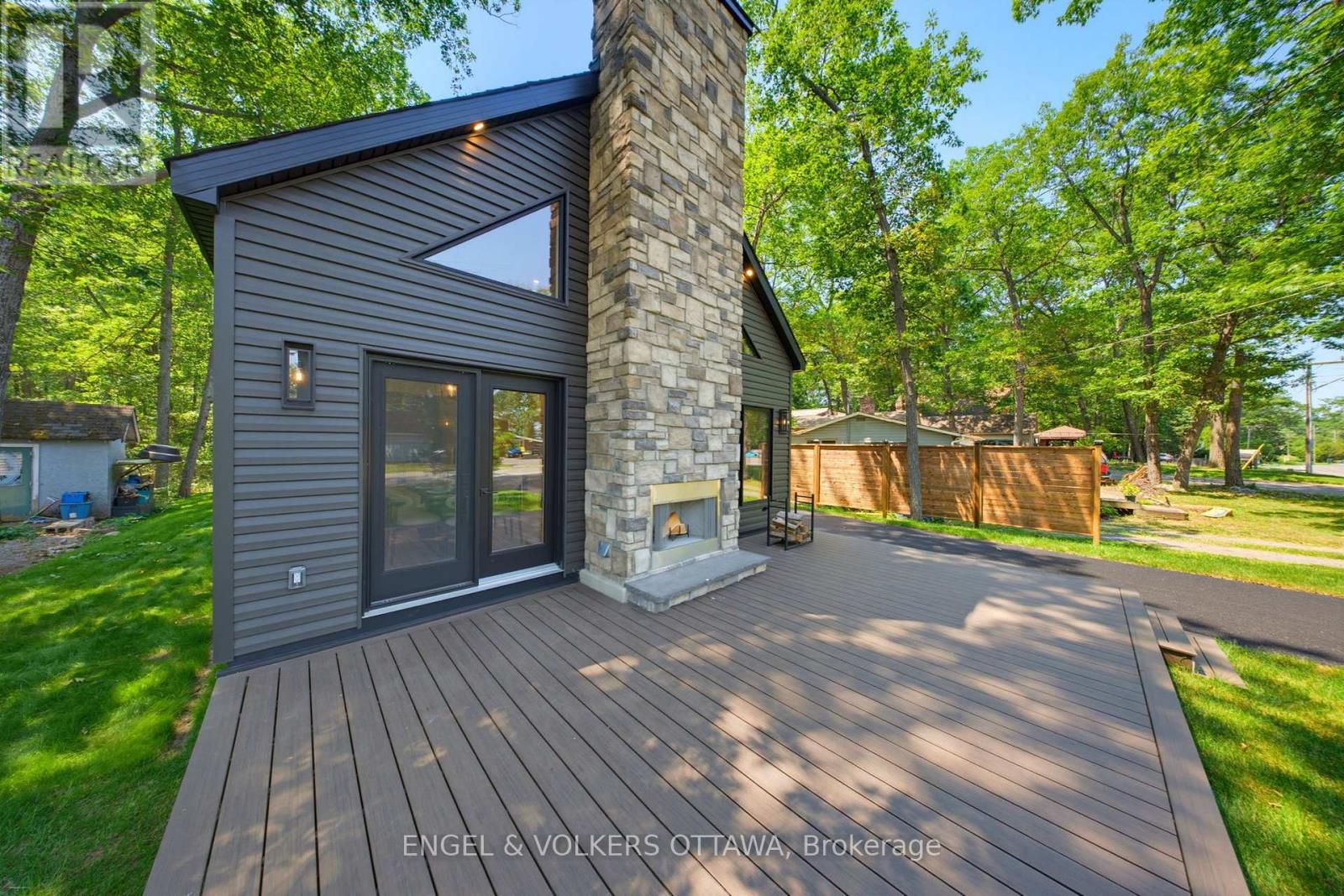 557 BAYVIEW DRIVE
