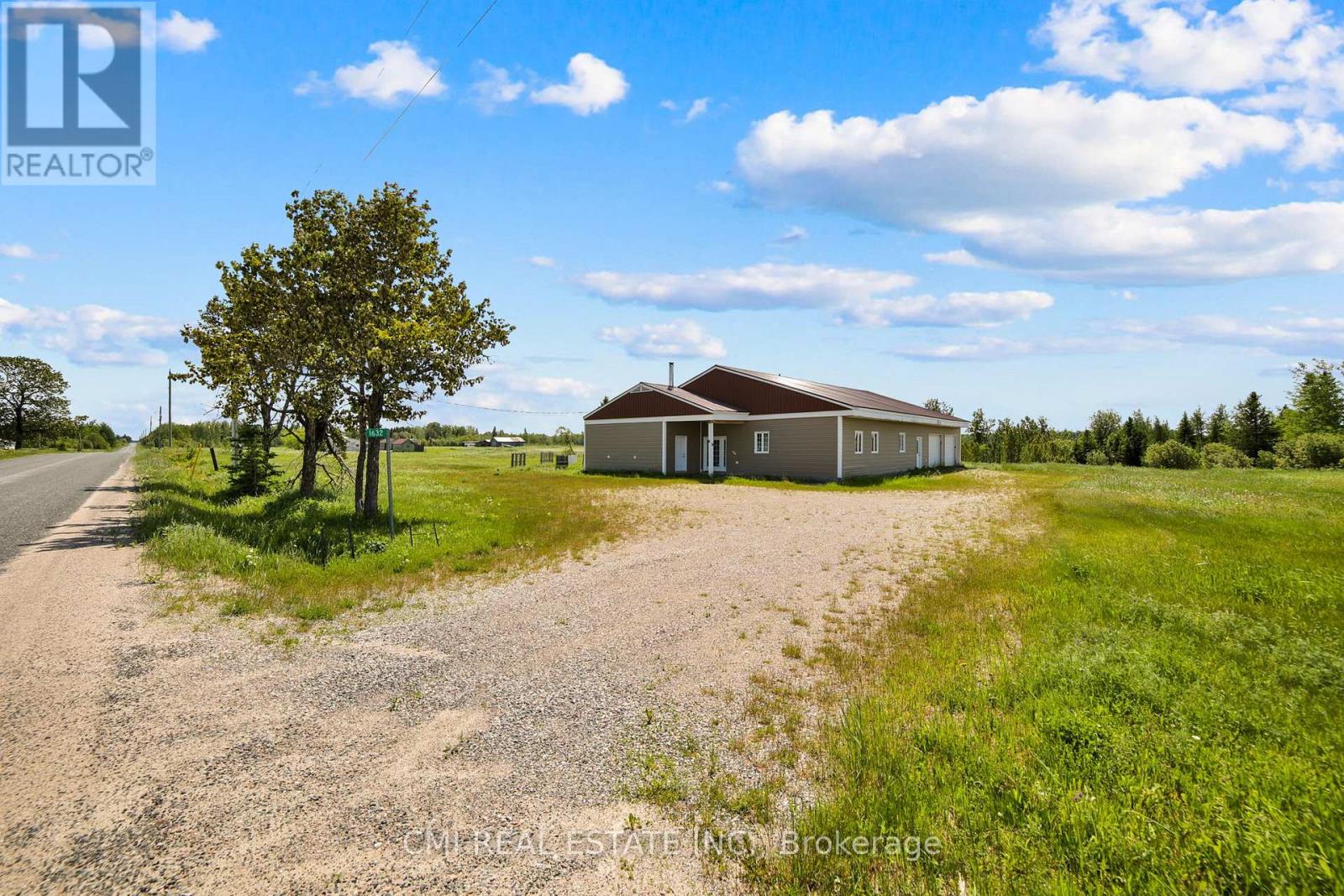Photo 1 of 49 — 1632 CONC 2 & 3 ROAD, Cochrane, ON P0L1C0
