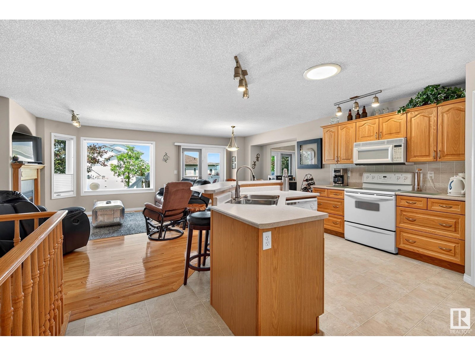 #25 16415 77 ST NW