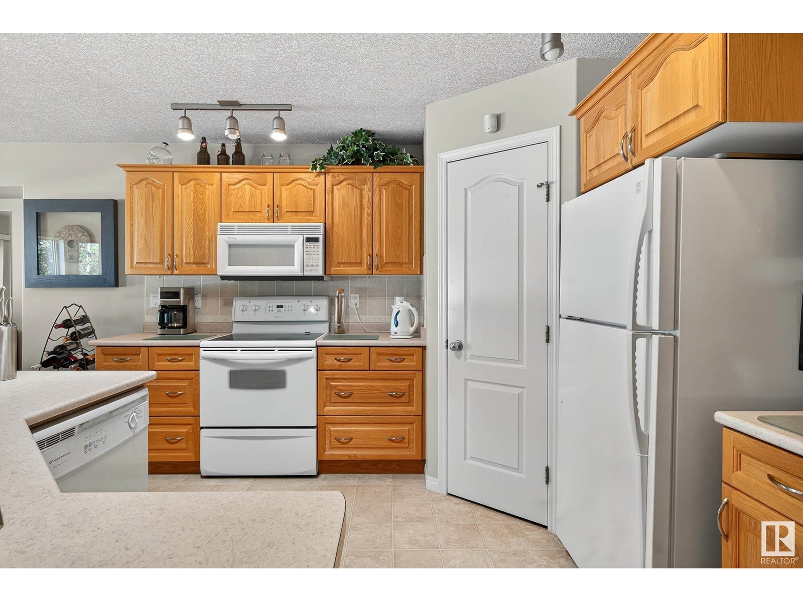 #25 16415 77 ST NW