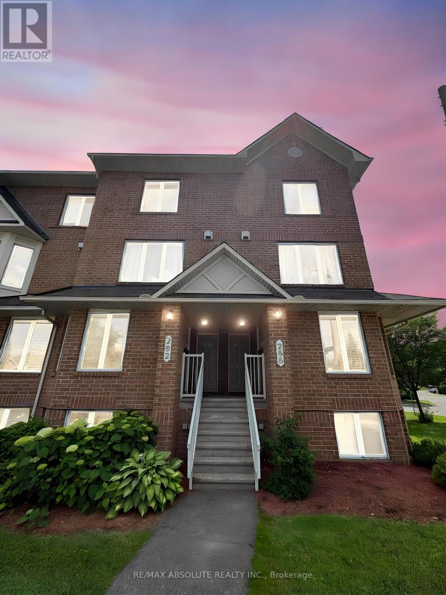 Photo 1 of 19 — 294 CRESTHAVEN DRIVE, Ottawa, ON K2G6W4