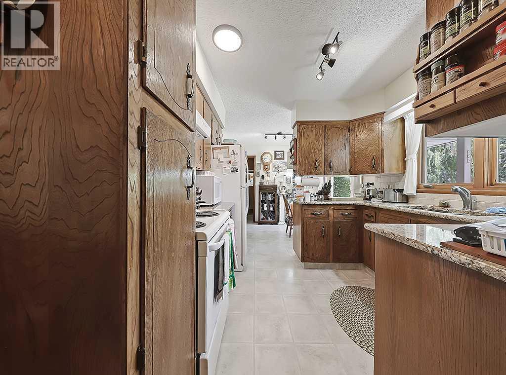 230 Oakwood Place SW