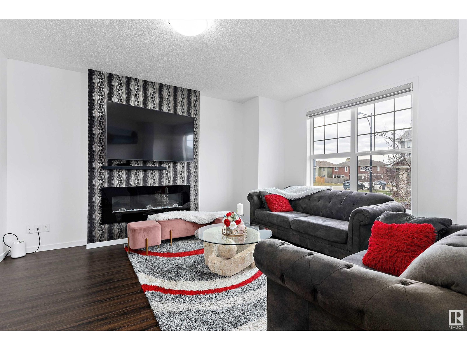 2031 52 ST SW