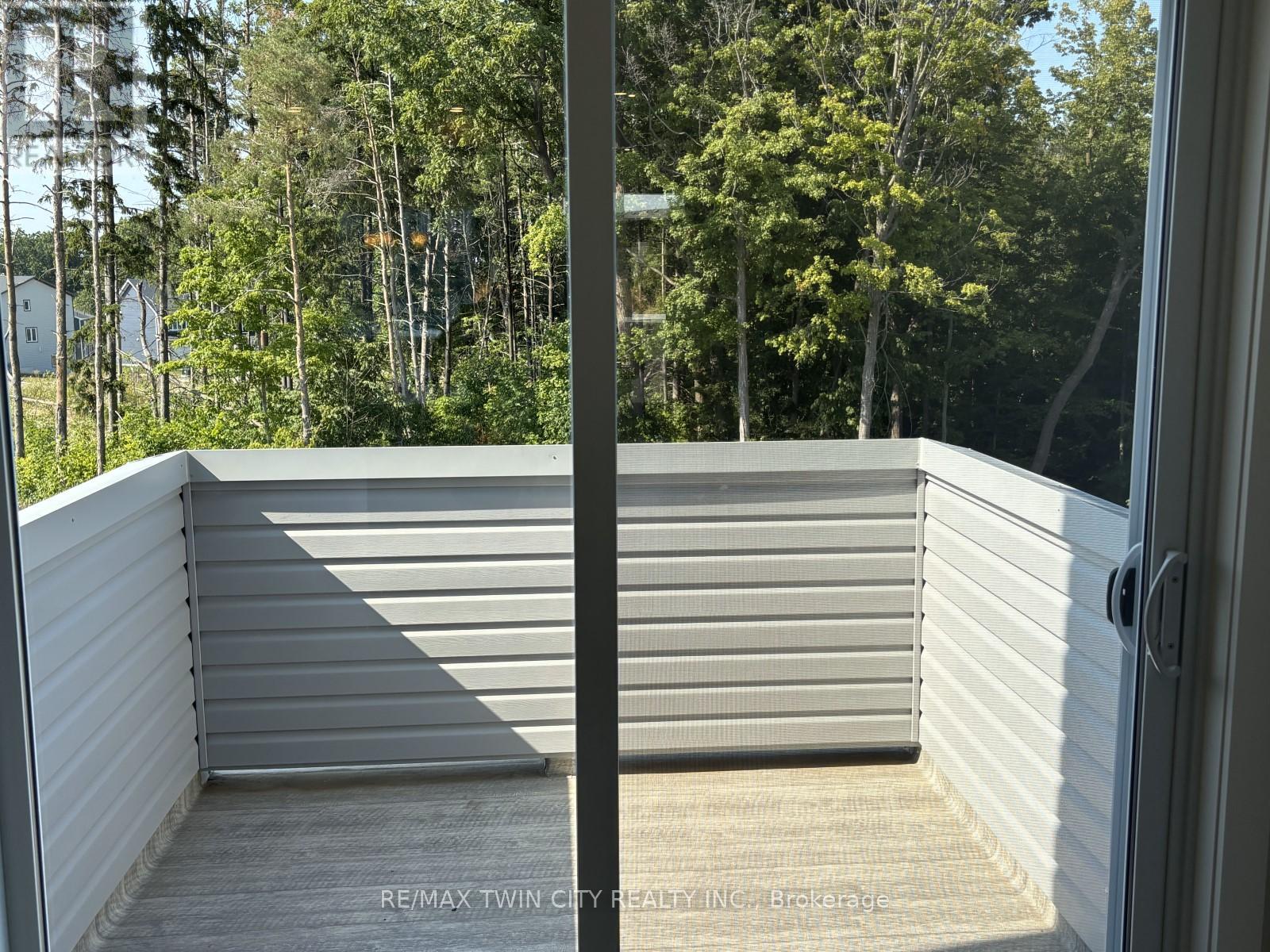 925 DEVERON CRESCENT