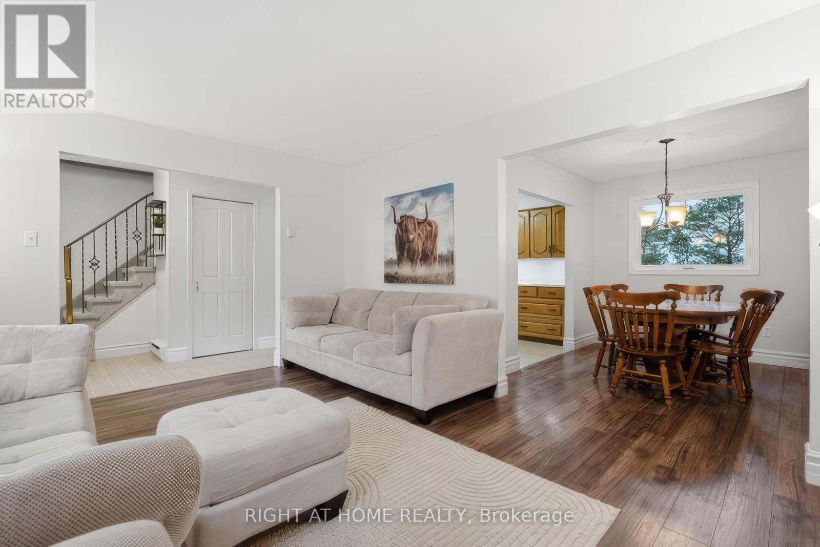 384 COUNTESS STREET N