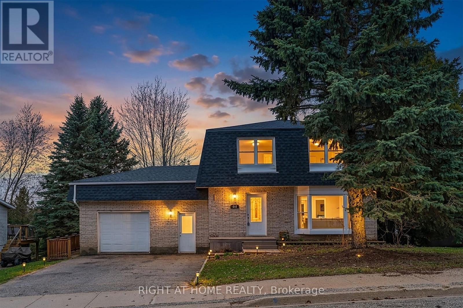 384 COUNTESS STREET N