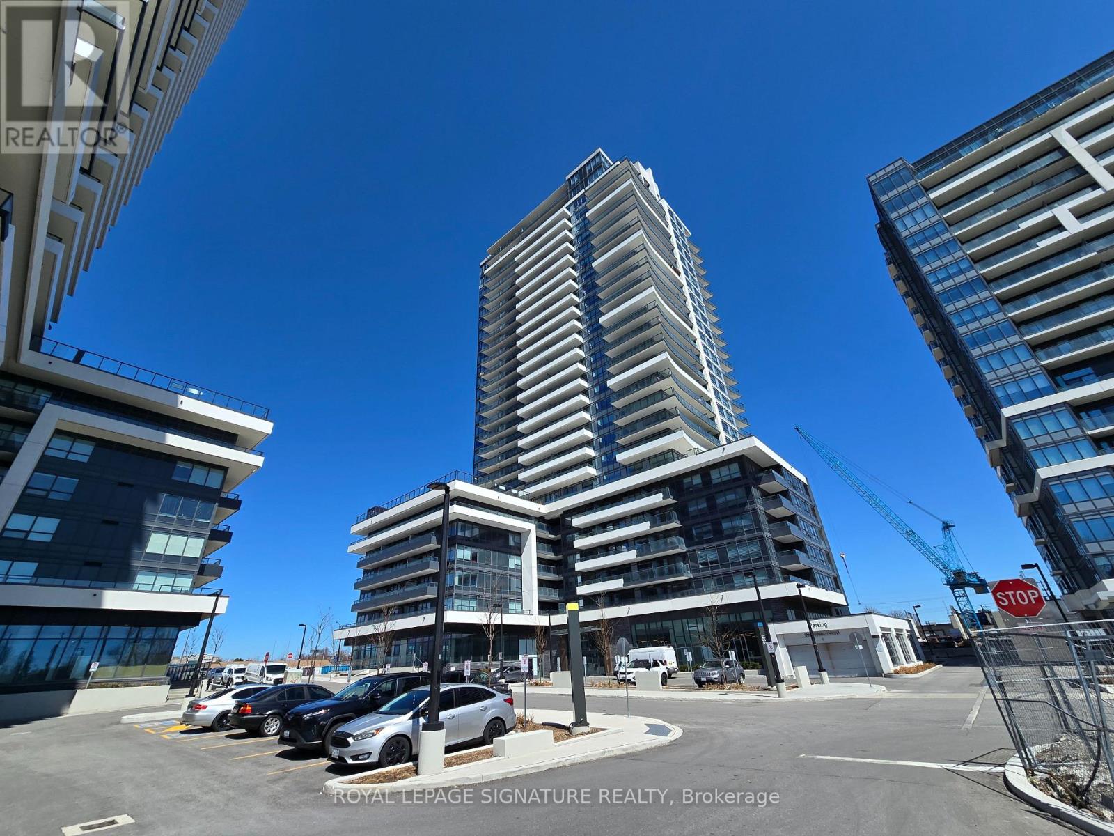 Photo 1 of 20 — 217 - 1455 CELEBRATION DRIVE Unit 217, Pickering (Bay Ridges), ON L1W0C3